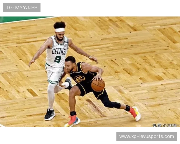 2019年总决赛第六场：勇士在主场迎战热火，库里在关键第四节连续投中两记三分，带队成功逆转，夺得队史第四个总冠军。